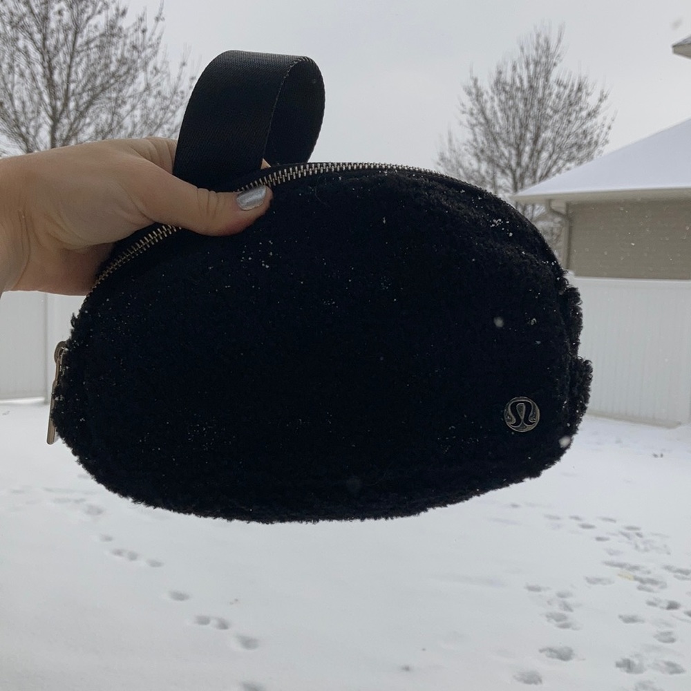 NWT Lululemon Sherpa Fanny Pack